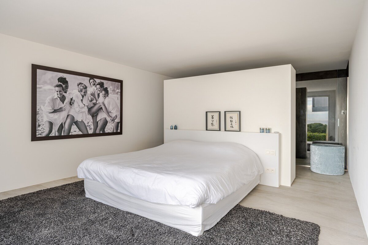 Architect-designed 5 Bedrooms Villa Cap d’Antibes gallery image 4