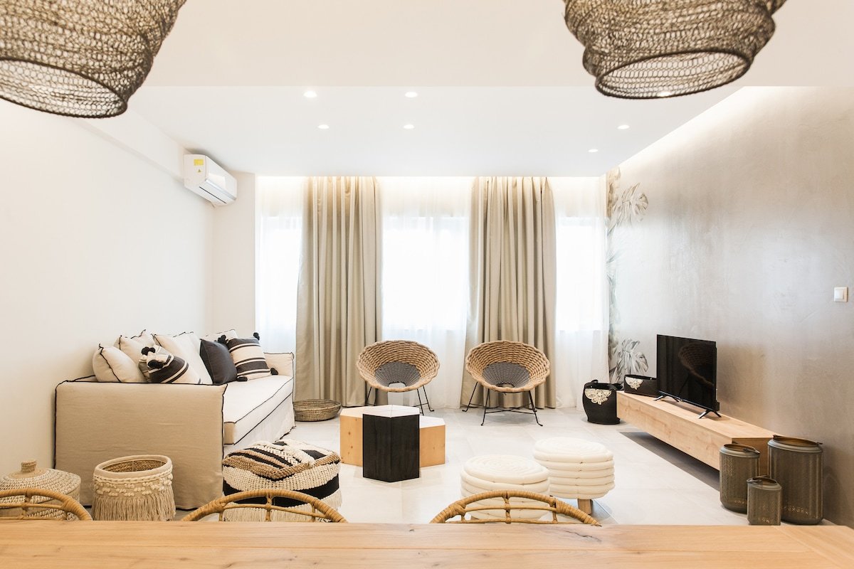 Bright 5th floor boutique apt, 1′ walk to Acropoli gallery image 5