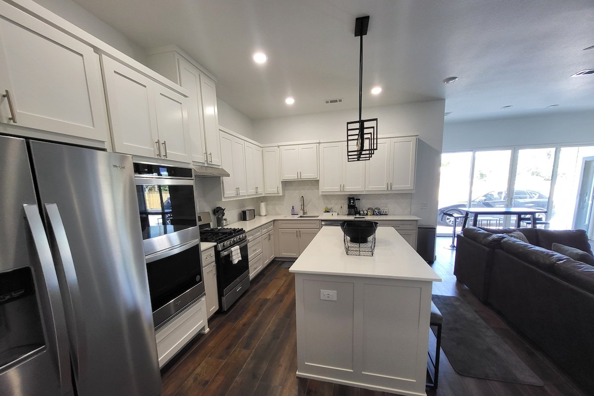 Newly Renovated – Great Location gallery image 4