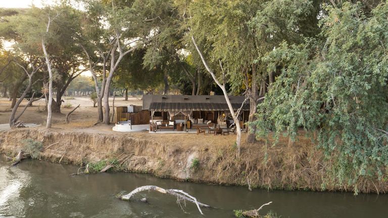 Chiawa Safaris - Old Mondoro Old Mondoro Family Suite
