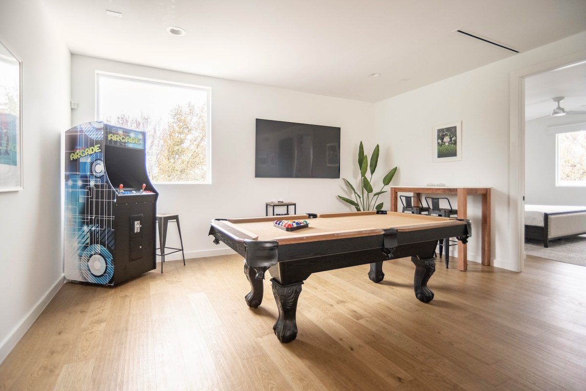 A Higher Frequency Off Henderson gallery image 4