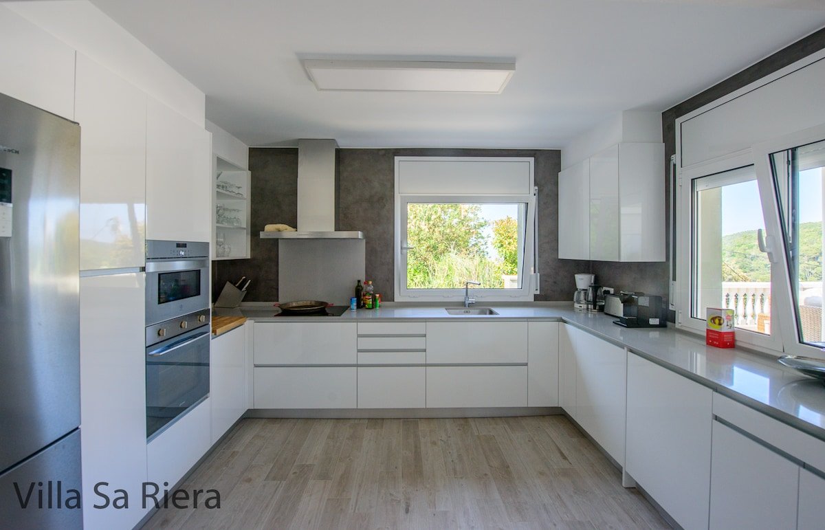 Villa Sa Riera, beautiful 6 bedroom home, own pool gallery image 5