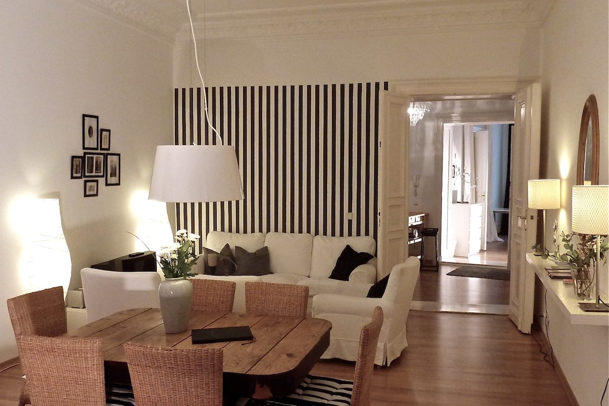 Elegant 4 Room Apartment with 2 Bathrooms gallery image 3