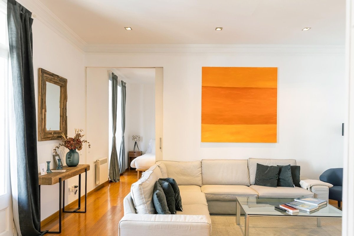 Central three bedroom apartment with terrace gallery image 2