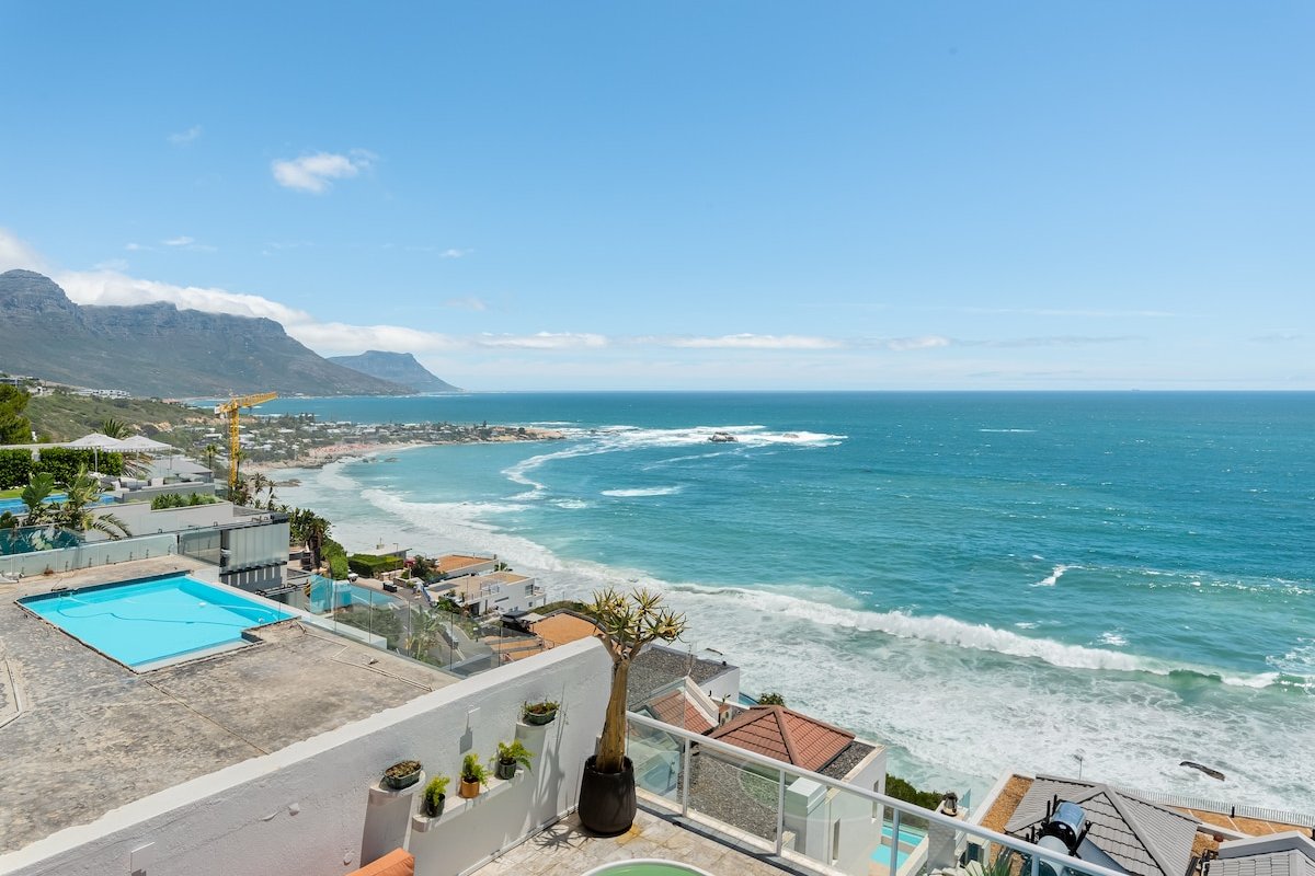 Private Clifton Escape | Pool, Jacuzzi & Butler gallery image 3