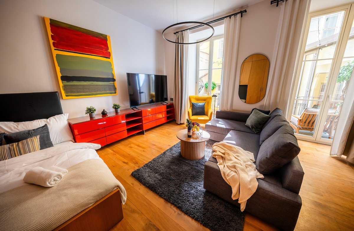 4BR+2.5Bath Harry Potter Old TOWN + GREAT patio gallery image 4