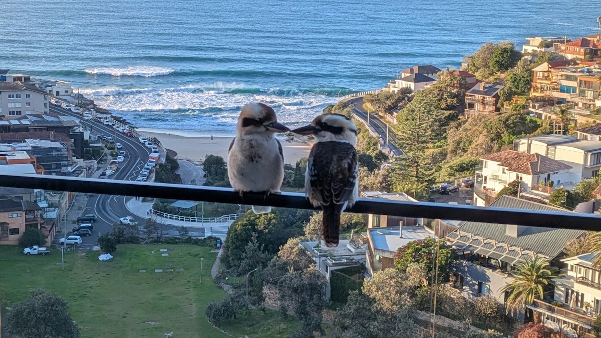 Sub-Penthouse Elegance with Stunning Ocean View gallery image 3