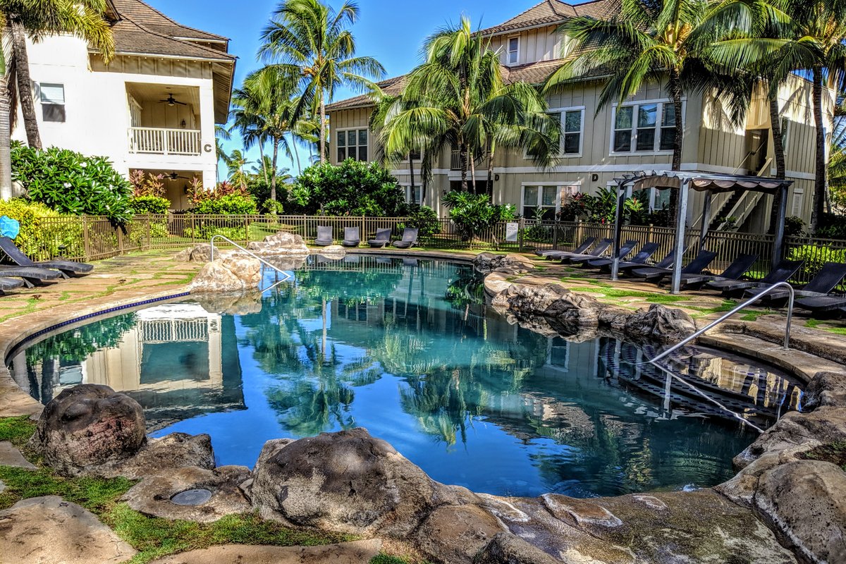 3BR villa with A/C, pool & short walk to beach!