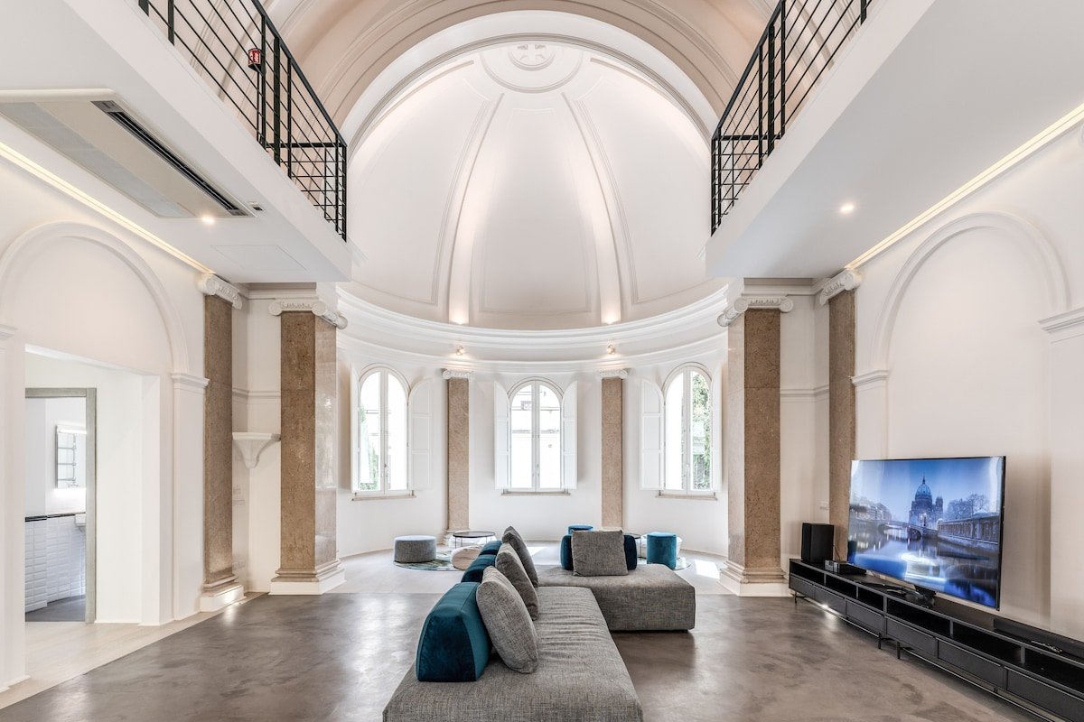 Gleaming Loft Chapel Leopardi near Colosseum gallery image 2