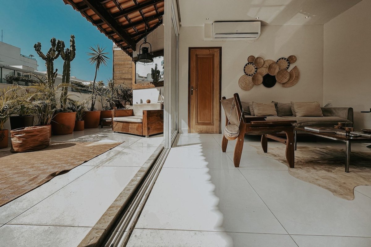 Bright 6bed Penthouse Seconds from Beach gallery image 5