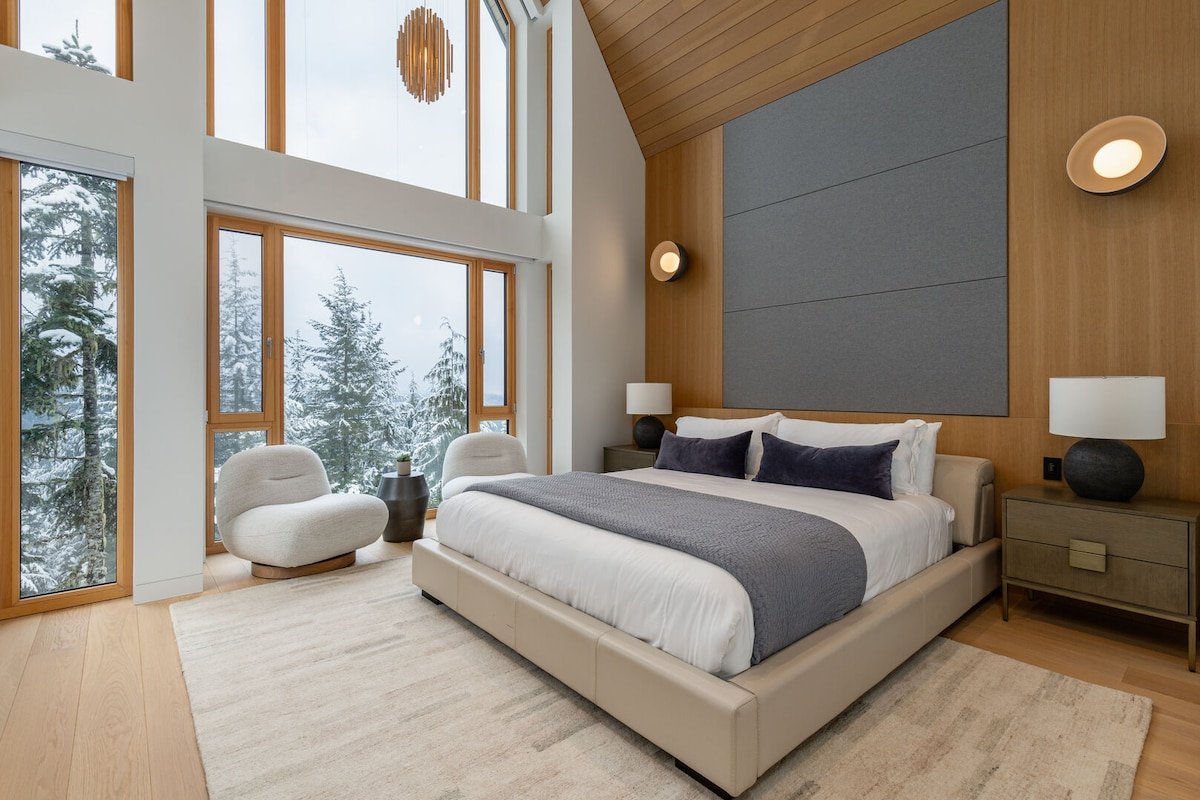 Luxury 6BR Ski-In/Out Estate|Private Hot tub/Sauna gallery image 2