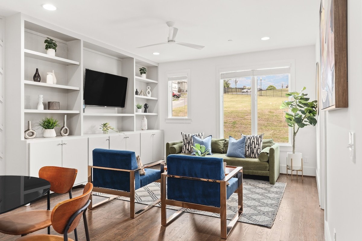 TWO Adjacent Homes by 12 South, Belmont -Sleeps 24 gallery image 5