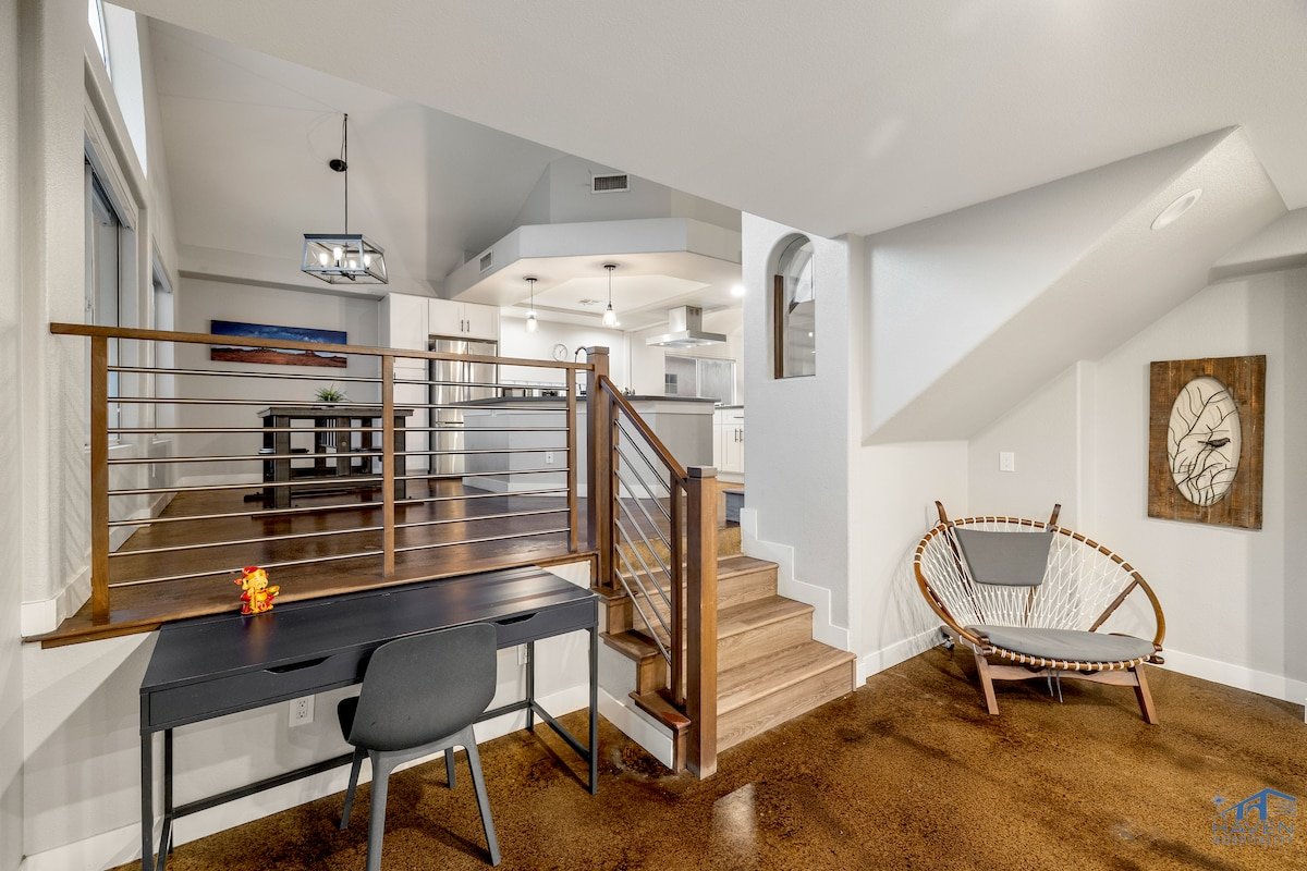 Stunning 5BR/3BA w/ Pool! Amazing Kitchen! gallery image 2