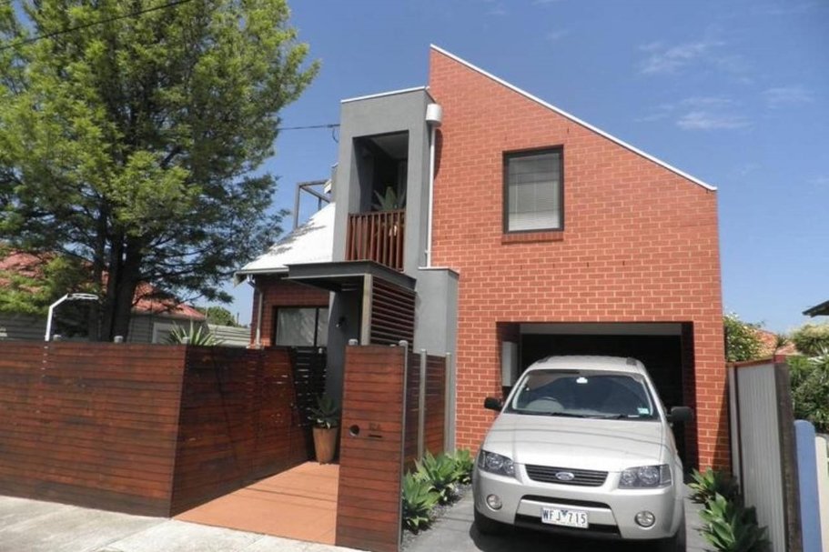 4 B/R, sleeps 8 in Seddon.