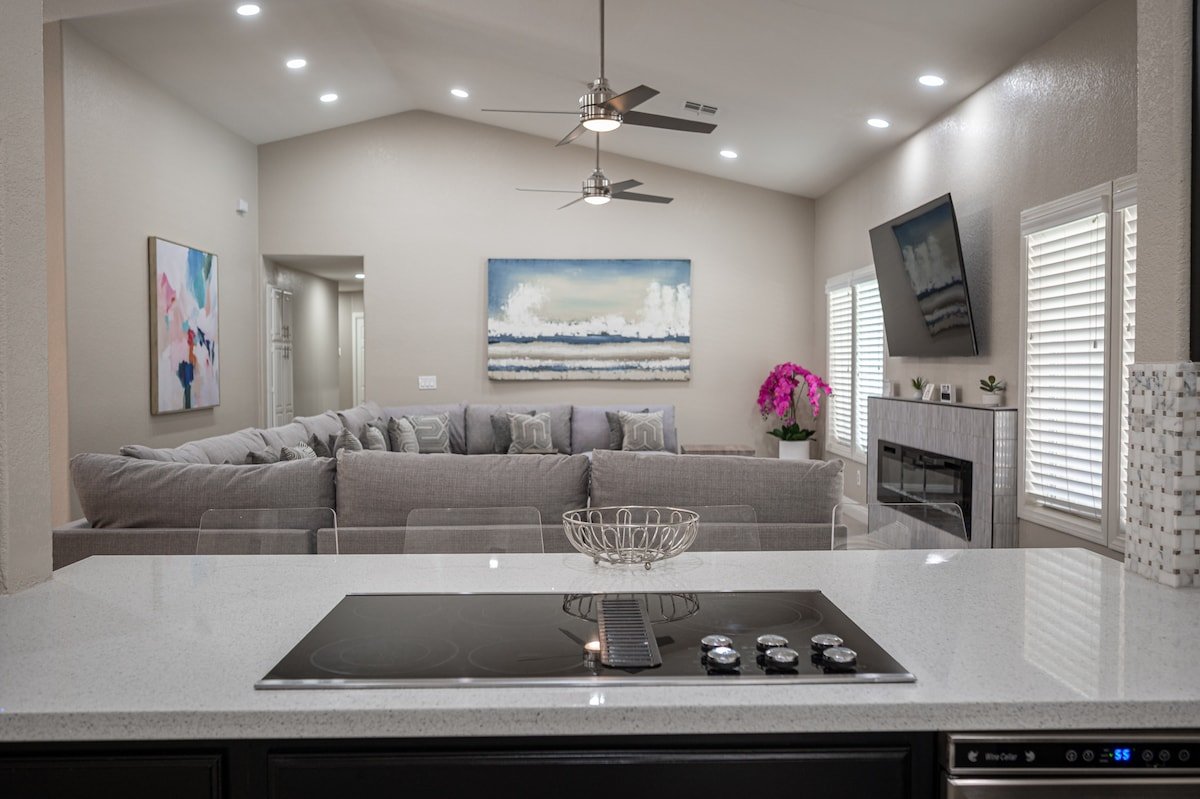 25% Off Special – Luxury Home Near Strip gallery image 4