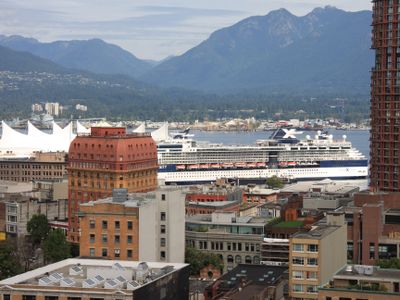 Gorgeous Views! Parking high floor. Licensed AC