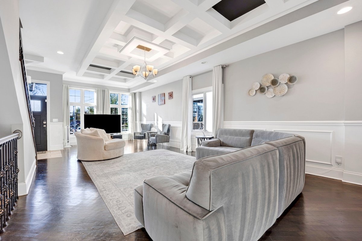 Lux Home Chicago 7mins Downtown gallery image 2