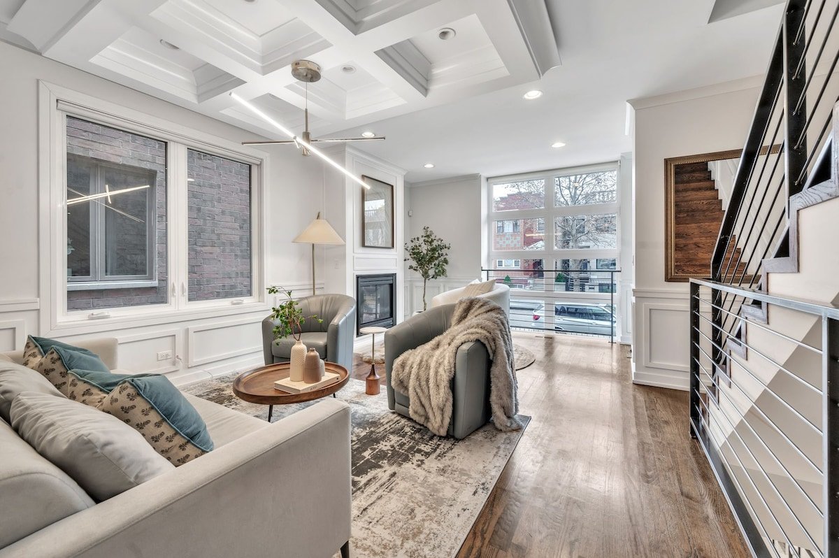 Trendy & Cozy 4BR/4BA with Garage,West Town gallery image 5