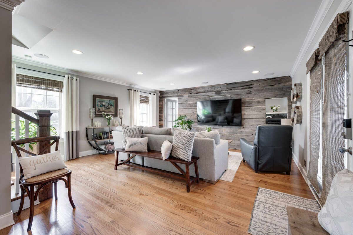 Perfect for Family Fun! Walk to 12th Ave/Belmont gallery image 4