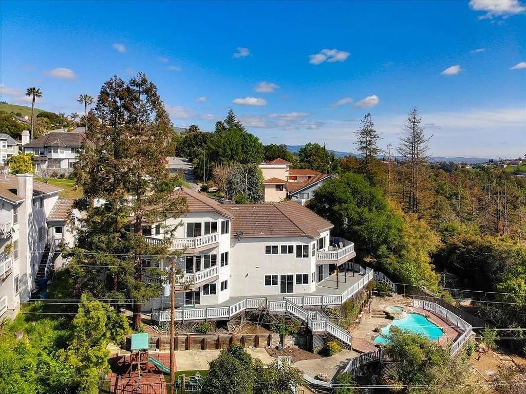 Luxury 7B4B Retreat Pool/Hot Tub/Play/Amazing View gallery image 3