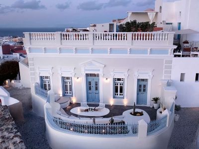 Oia Mansion • Sunset Views • Jacuzzi • 4 Bedrooms