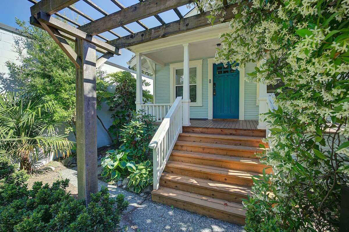 Single family house in Seattle University campus gallery image 4