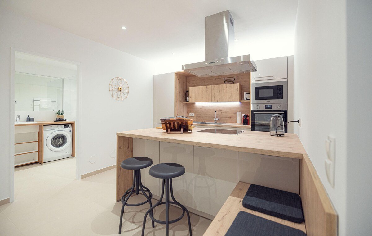 Ideal for Families & Mid-Term-Stays gallery image 4