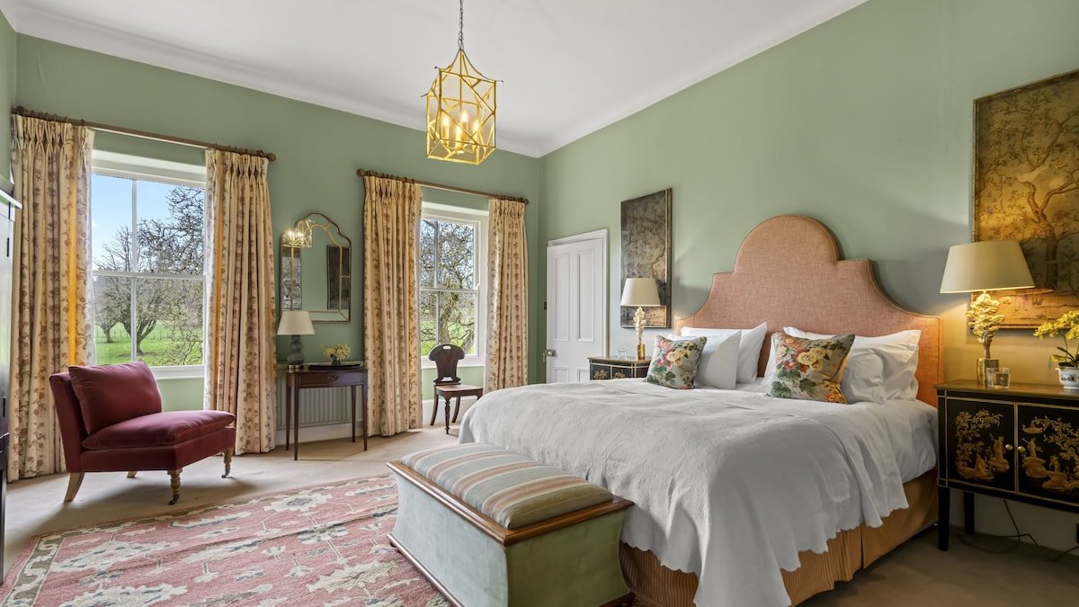 Spring House – Family getaway, near Cowley gallery image 2