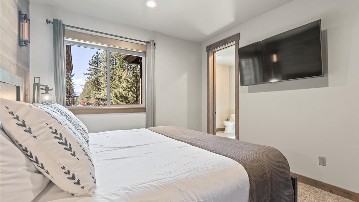 South Lake Escape | Indoor Pool + Movie Theater gallery image 4