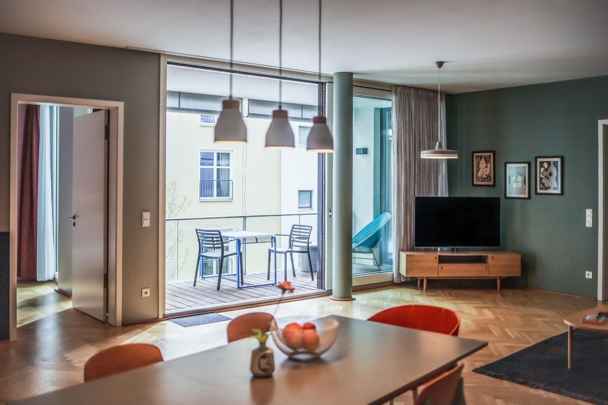134m² Three-Bedroom Apartment w/ Balcony in Mitte