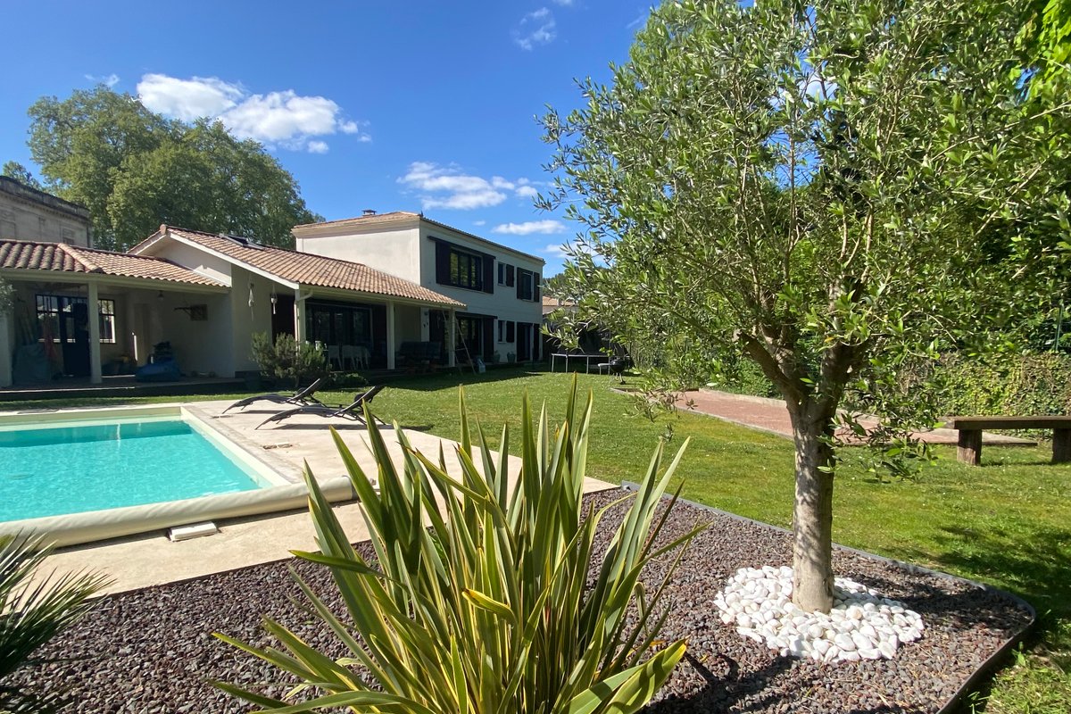 Ravissante maison contemporaine avec piscine