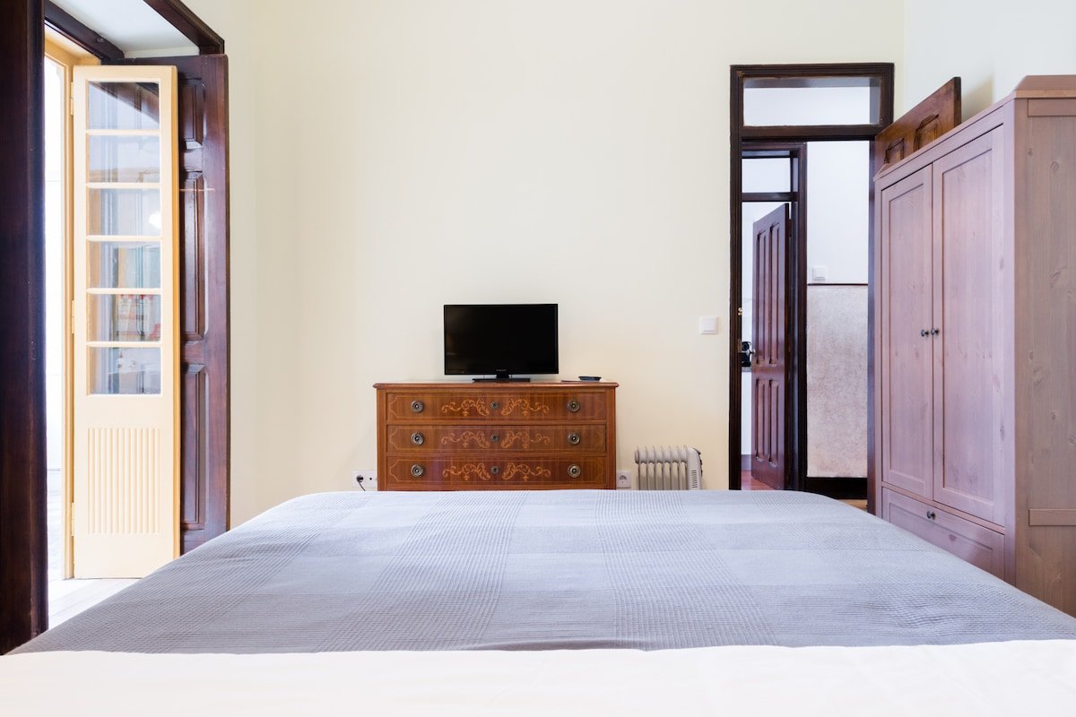 Belém Vintage Superb Private Terrace with amazing view to Igreja da Memória gallery image 3