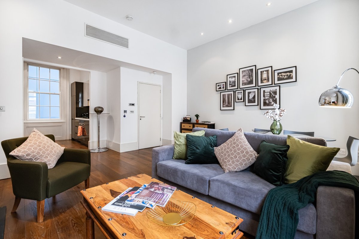 Mayfair Gem: Elegant Two Bedroom Hideaway