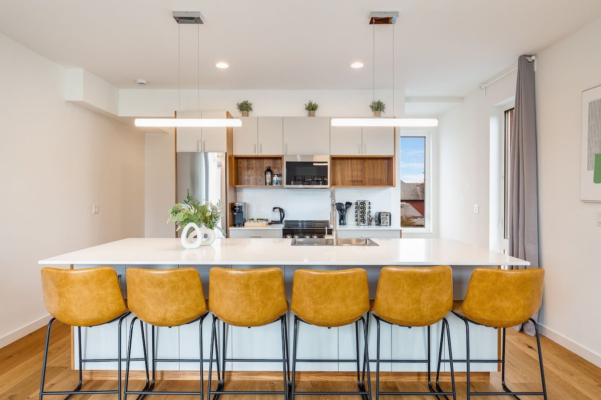 CapHill 4B4B Duplex w/roof deck Sleeps 12 gallery image 3