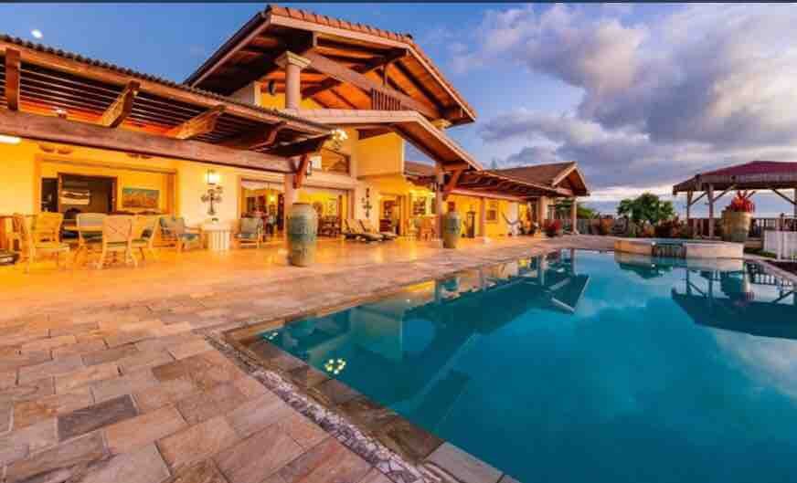 Quintessential blend of Luxury, hosted rental. gallery image 2