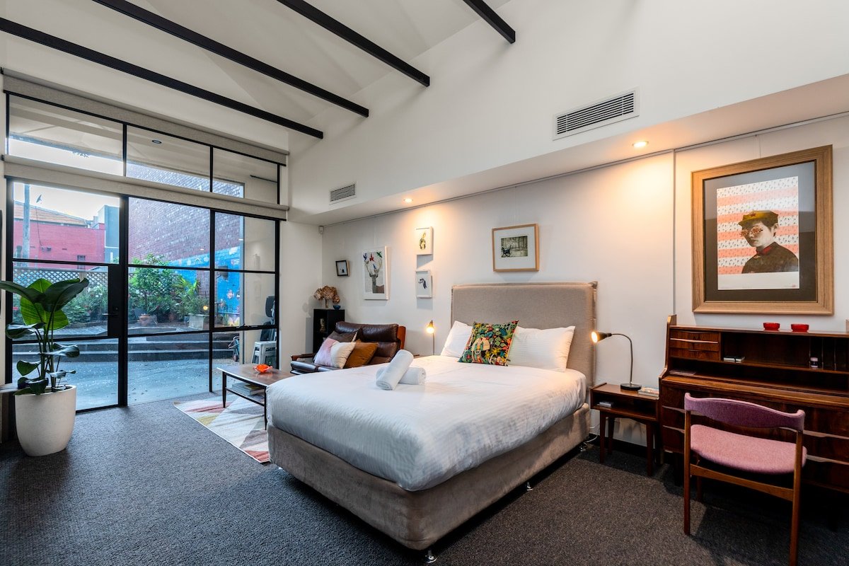 Fitzroy’s 3BR Luxury Retreat gallery image 3