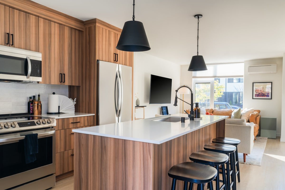 Brand New 3BR Retreat | Sauna | Private Rooftop gallery image 5