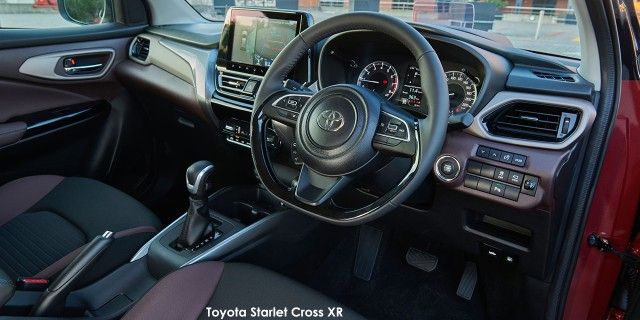TOYOTA STARLET CROSS 1.5Xs A/T - 16 