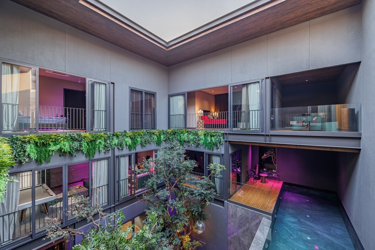 免费接机 曼谷奢华三层别墅 豪华KTV 空中泳池 Netflix 管家服务