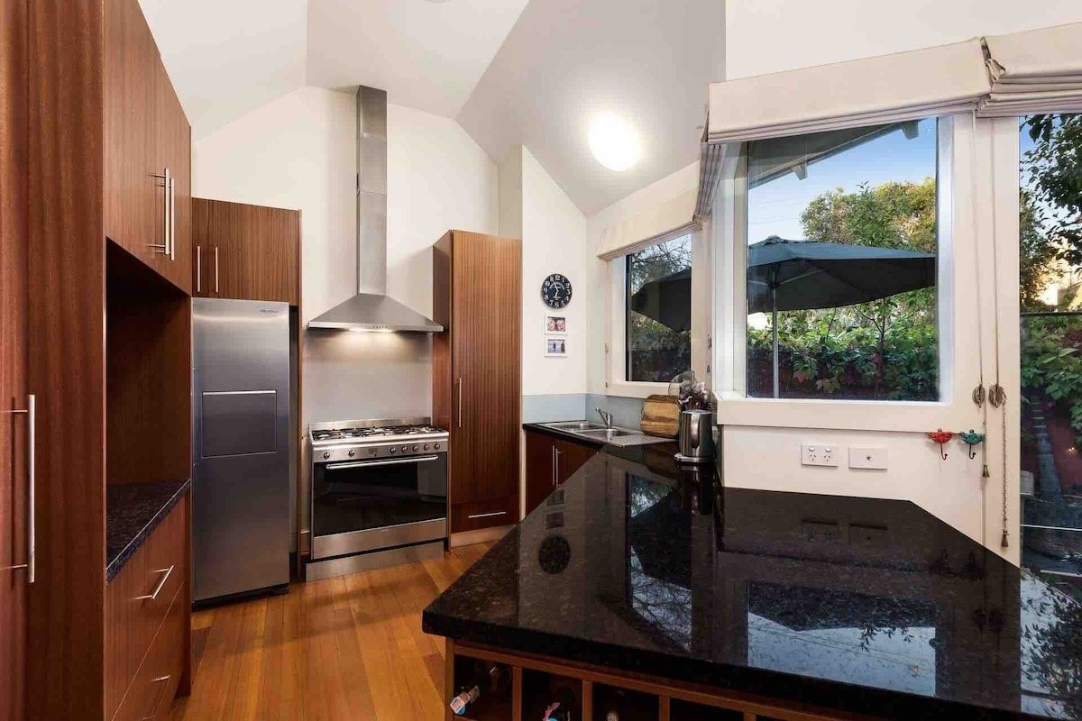 Luxury City home with views in Kensington Village gallery image 5