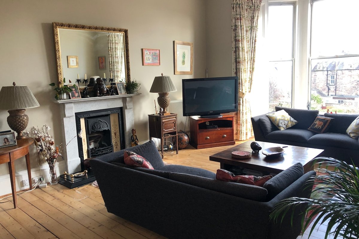 Beautiful 4 bed 2 bath family home Nr George Sq gallery image 3