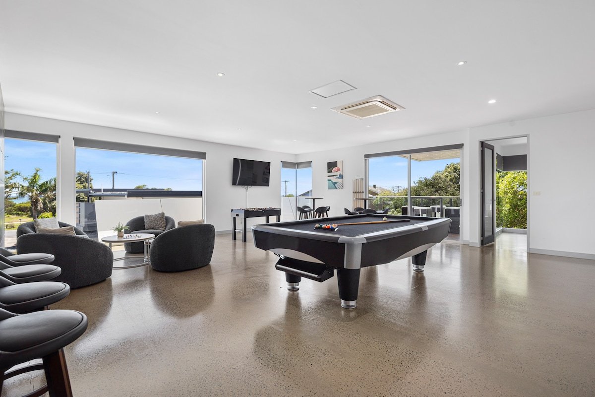 Complete Luxury Escape – Sleeps 30! gallery image 5