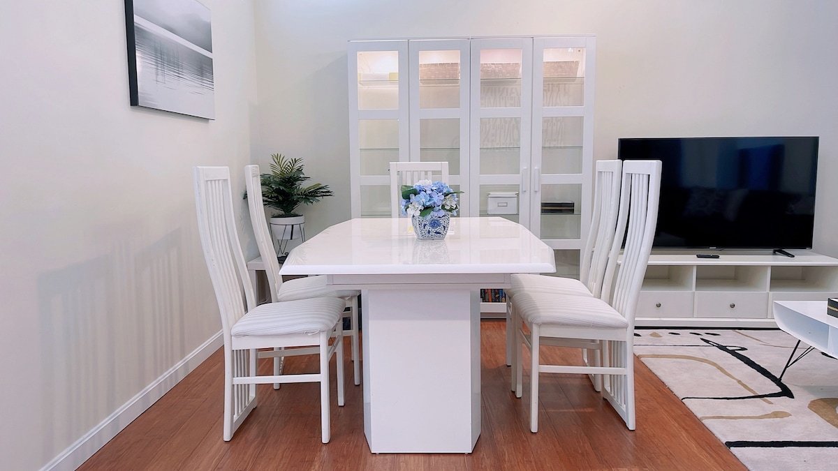 Spacious Sunlit 3BR in Heart of Downtown Boston gallery image 3