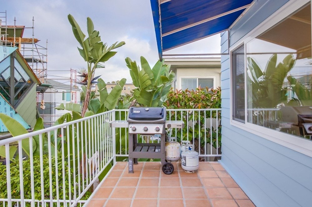 Large Home, One-House Off Bay w/ AC, 4 Car Parking gallery image 4