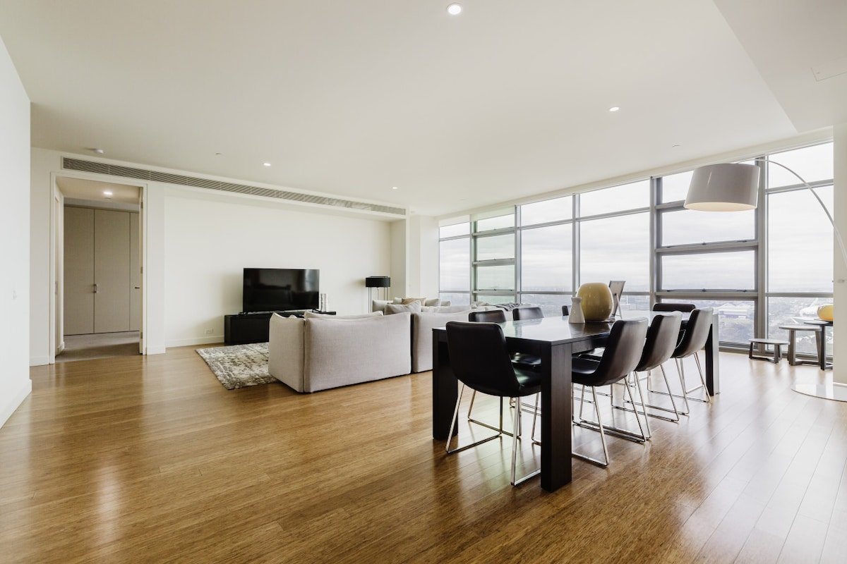 Luxurious Enormous 5brm Penthouse/parking for 2 gallery image 5