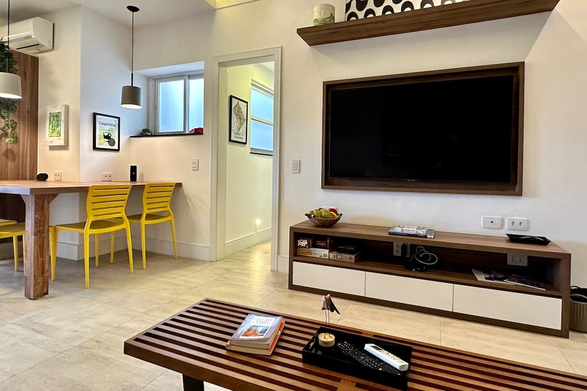 2 BDR Copacabana Penthouse, 2 Blocks to Beach gallery image 4