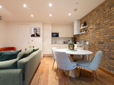 Stylish Soho Flat · 2 Bed 2 Bath · Central London