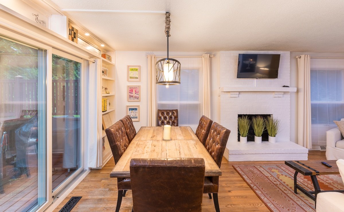 The Green House. Walkable to everything. gallery image 5