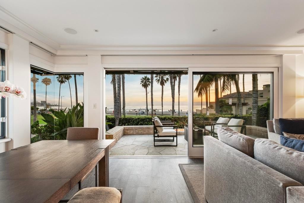 La Jolla Shores Beachfront Bliss w/ AC gallery image 4