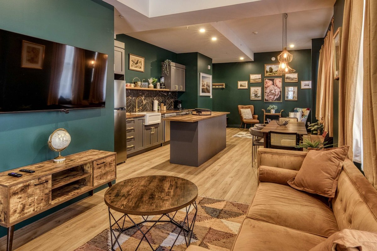 North House Majestic 3-Bedroom Designer Apartment gallery image 2